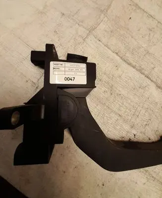 Iveco Daily 4th gen Accelerator throttle pedal 504061735 305500546 0281002633