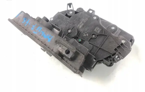 BMW 2 F46 Front door lock 7281934