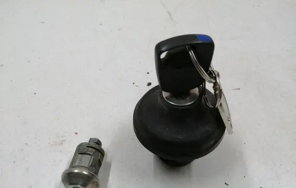 Ford Transit Fuel tank cap lock
