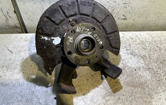 Volkswagen Golf V Front wheel hub