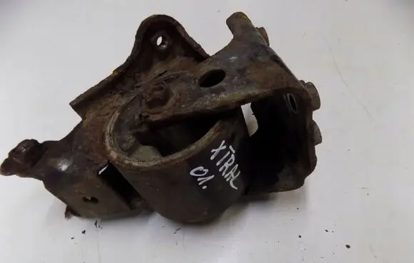 Nissan X-Trail T30 Engine mounting bracket 72fko73s1621