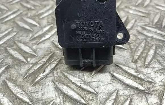 Toyota Avensis T270 Mass air flow meter 222040N01