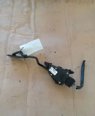 Nissan Primera Accelerator throttle pedal 18002AU400