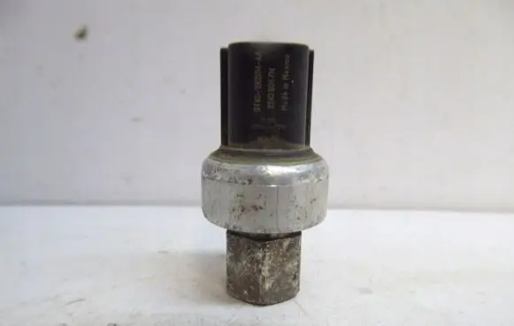 Ford B-MAX Air conditioning (A/C) pressure sensor BT43-19054-AA