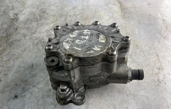 Audi A3 S3 8P Vacuum pump 03g145209