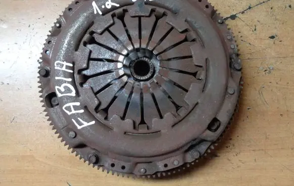Skoda Fabia Mk2 (5J) Clutch set kit 03P105273