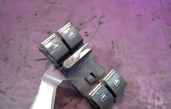 Volkswagen Touareg I Quarter vent window switch 