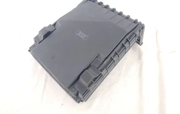 Volkswagen Golf V Fuse box cover 1K0937132F