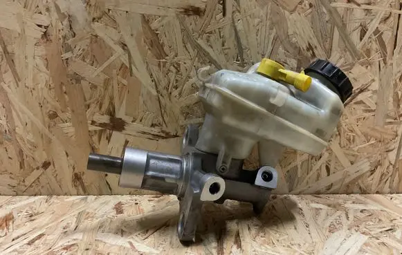 Opel Insignia A Master brake cylinder 03350890231 03350890241