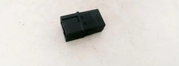 Volvo S40, V40 Other relay MB953382