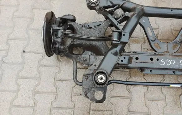 Rear wheel hub spindle/knuckle