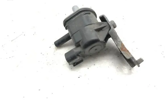 Toyota Prius (XW30) Vacuum valve 1362007010 9091012276