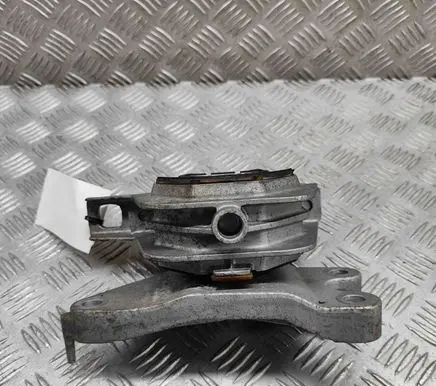 Engine mount bracket