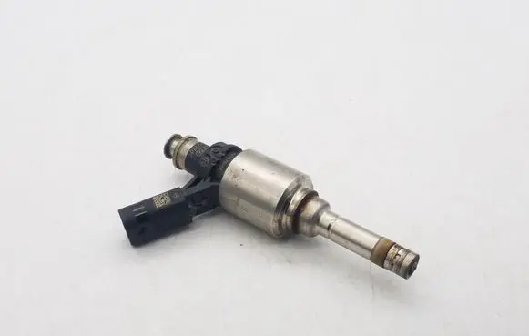 Volkswagen Jetta VI Fuel injector 06A906036C 0261500149