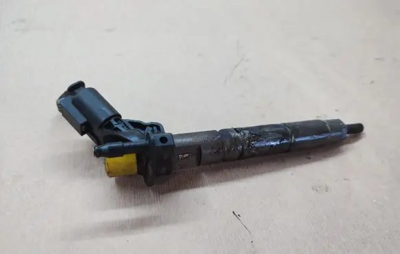 Mercedes-Benz ML W164 Fuel injector 0445115027