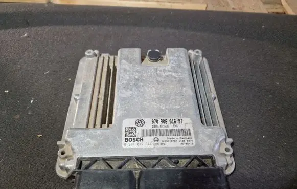 Volkswagen Touareg I Engine control unit/module 070906016BT