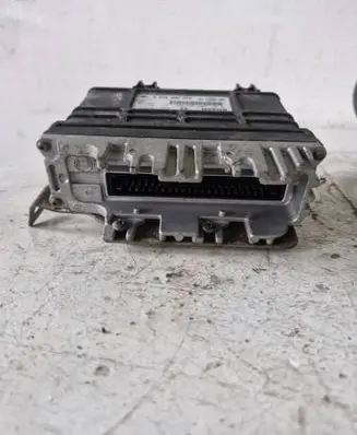 Volkswagen Golf III Engine control unit/module 0261203302 030906026R