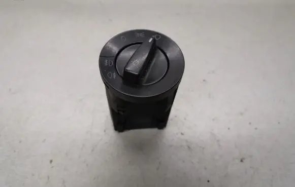 Volkswagen Golf IV Light switch 1C0941531A