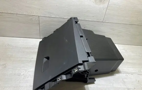 Renault Clio V Glove box set 681082518R