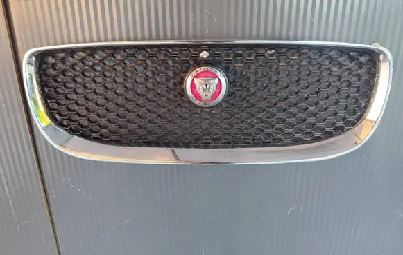 Jaguar XE Front grill X73018K28AA X7M018K28AA
