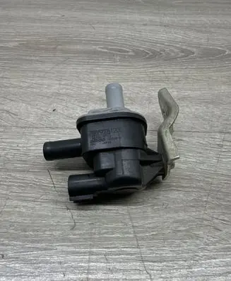 Toyota RAV 4 (XA50) Vacuum valve 9091012279 1362007110