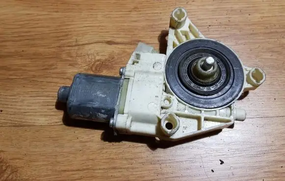 Mercedes-Benz C AMG W204 Rear door window regulator motor 2048200542
