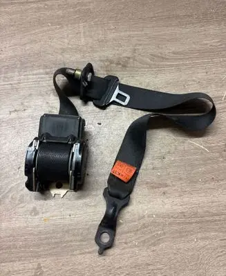 BMW 3 E30 Front seatbelt 1972068 30834 308332