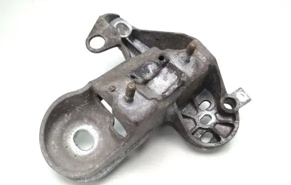 Engine mounting bracket