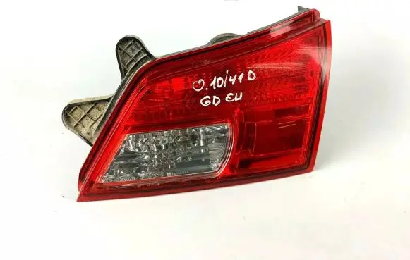 Tailgate rear/tail lights
