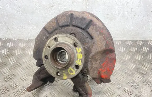 Volkswagen Polo V 6R Front wheel hub