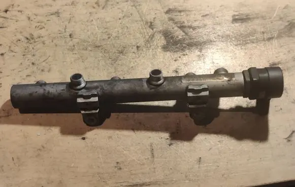 Fuel main line pipe
