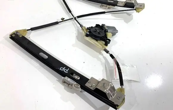 Seat Leon (5F) Front door window regulator with motor 5Q0959802B