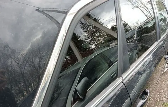 Opel Antara Rear side window