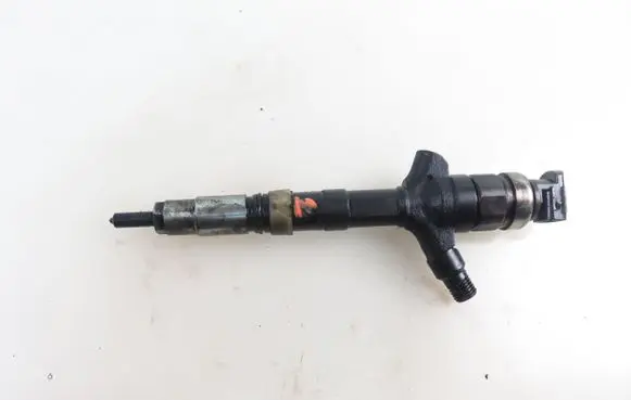 Toyota Avensis T250 Fuel injector 236700G010