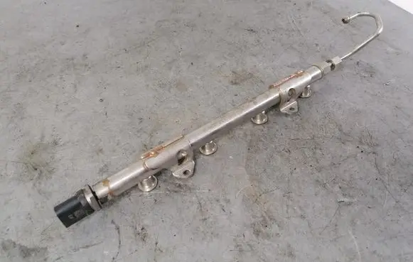 Volkswagen PASSAT B8 Fuel main line pipe 04E133320D