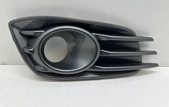 Suzuki Swift II Front fog light trim/grill 7175170