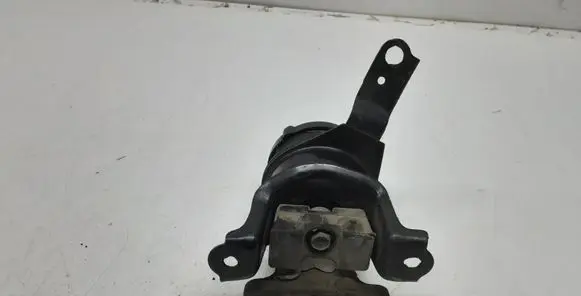 Toyota Avensis T220 Engine mount bracket