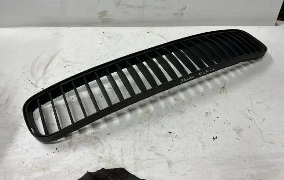 Skoda Fabia Mk2 (5J) Front bumper lower grill 7N0853677