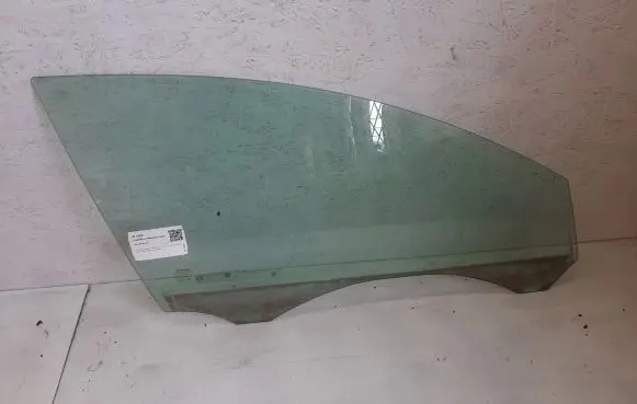 Volvo V50 Front door window glass four-door
