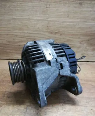 Volkswagen PASSAT B5 Generator/alternator 058903016E