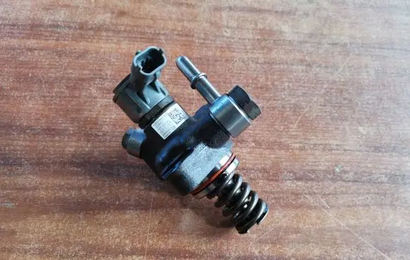 Opel Astra K Fuel injection high pressure pump 55513149