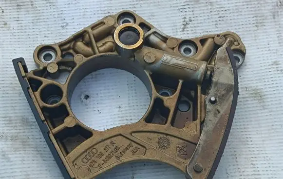 Audi Q7 4L Timing belt/chain tensioner 079109217R