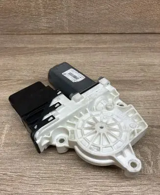 Volkswagen Golf VI Rear door window regulator motor 3C0959703 975280200