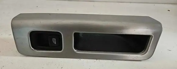 Volvo V50 Electric window control switch 8679678