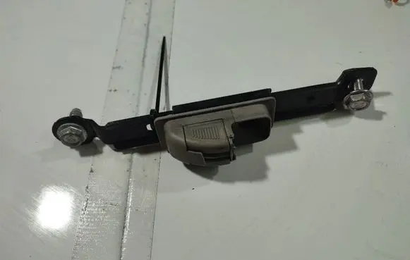 Chevrolet Captiva Seat belt adjustment rail 