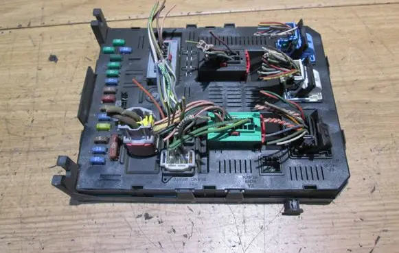 Citroen C4 I Fuse module 9660105980 BSI2004H05 01270605