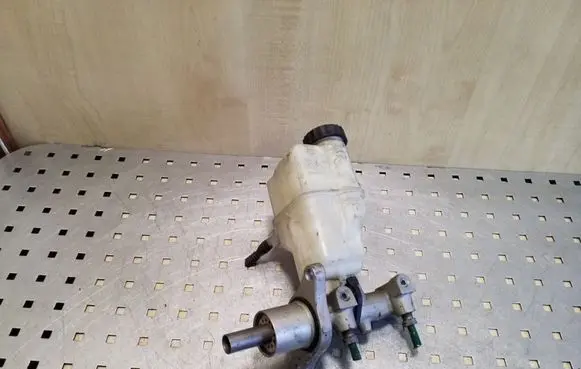 Peugeot 407 Master brake cylinder 9646980980