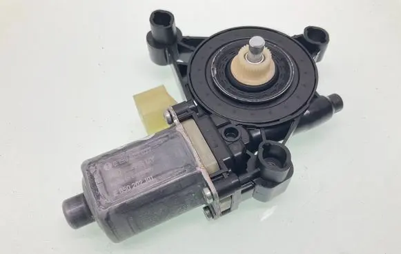 Audi Q3 F3 Front door window regulator motor 5Q0959801C