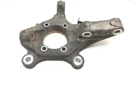 Chrysler Town & Country V Front wheel hub 04743579AB