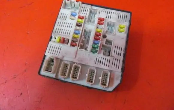 Renault Megane III Fuse module 284B60009R